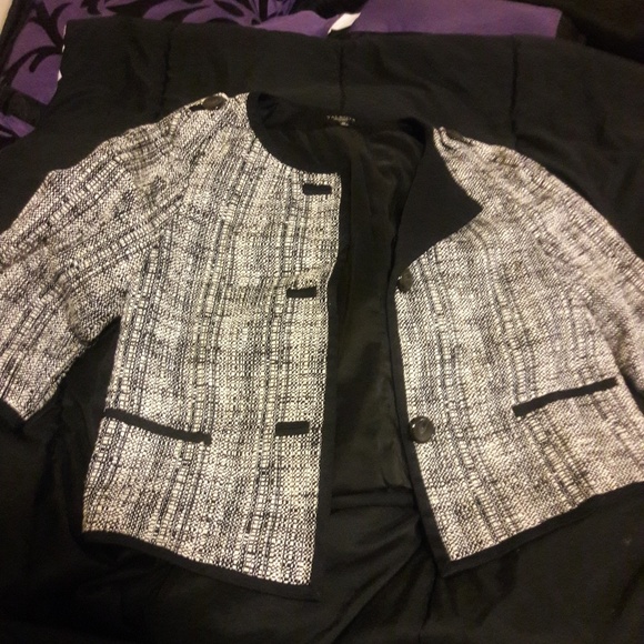 Talbot's Stunning 2pc black & white suit - Picture 6 of 8